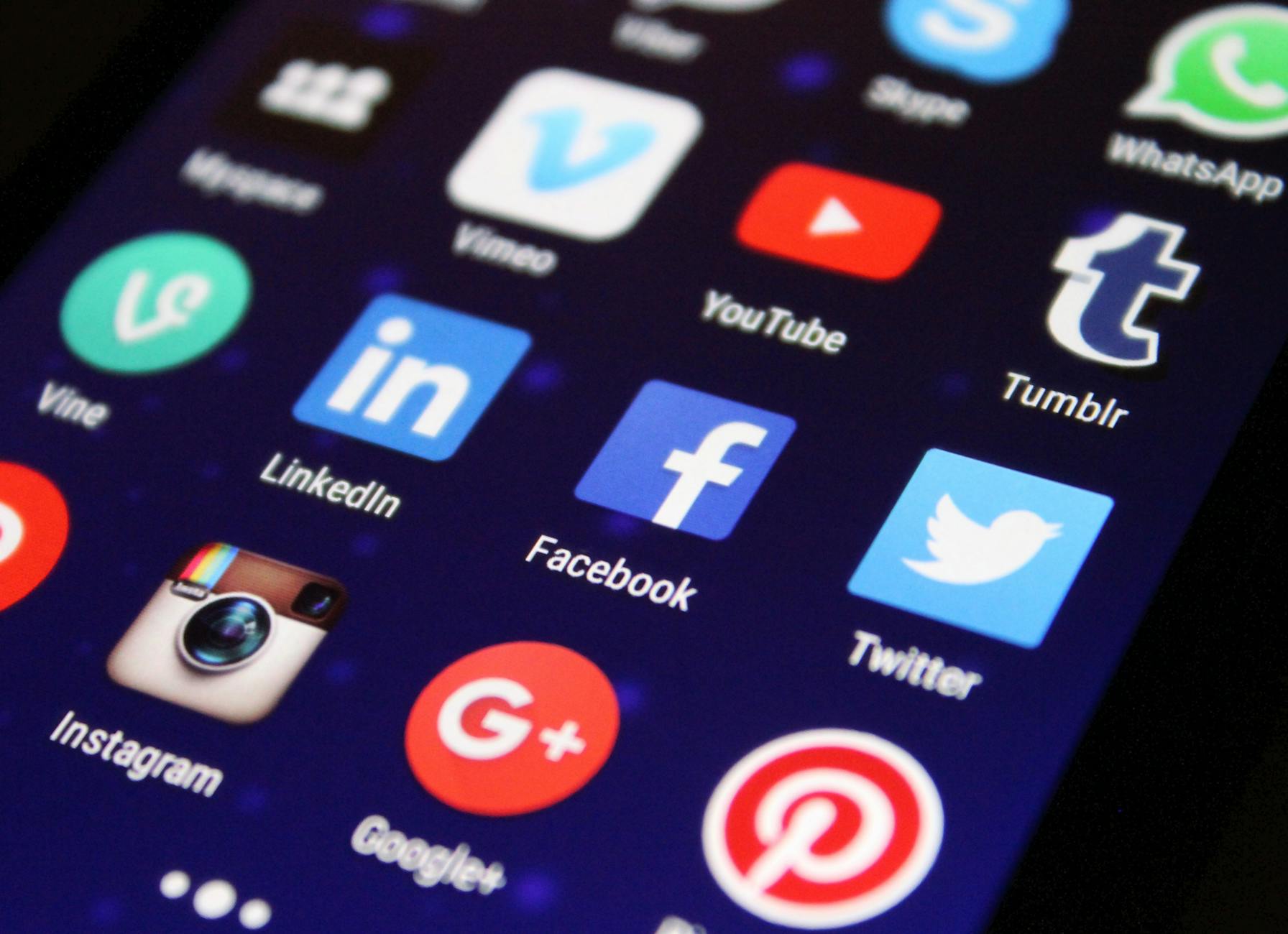 Grenzen vervagen – Over online pesten en groepsdruk